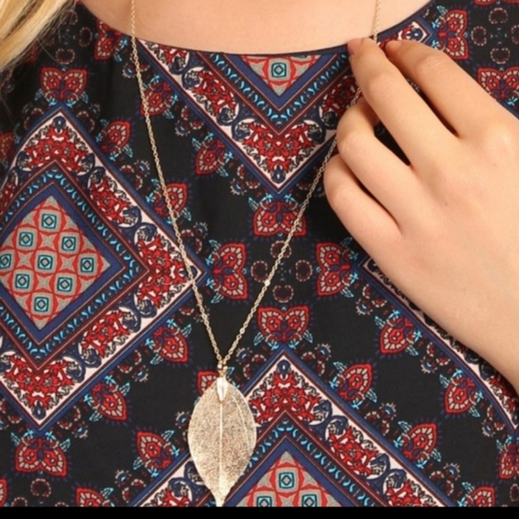 Light Gold Large Leaf Pendant Necklace - Picture 3 of 5